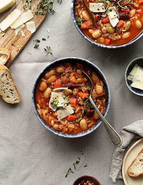 Minestrone s dýní a sušenými rajčaty