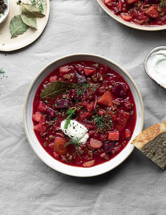 Recept: Vydatná polévka s kořenovou zeleninou a mletým masem